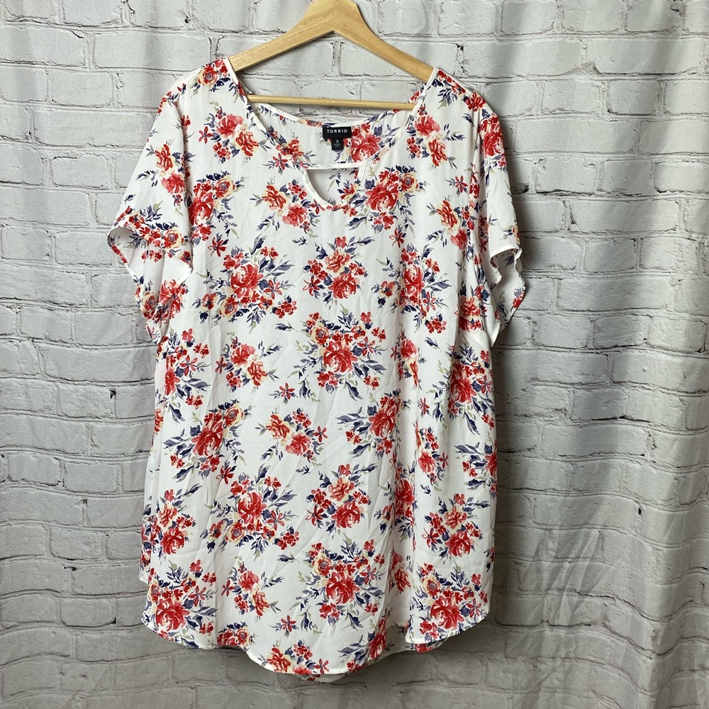 Torrid White Floral Top • Size 3X